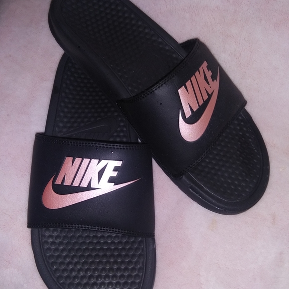 Nike Shoes - NIKE sandals. Barely worn.